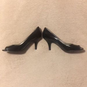 Guess Black Heels •Shoes•